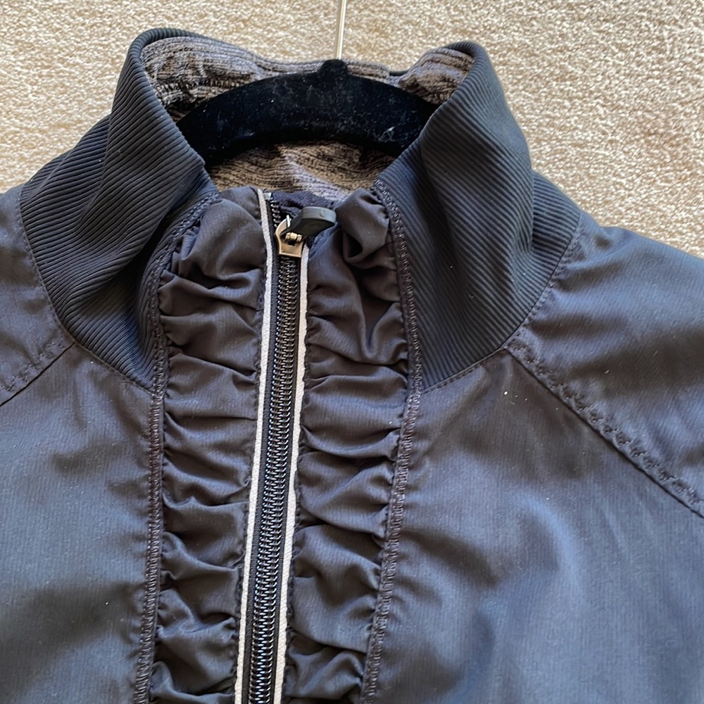 Lululemon jacket - Picture 3 of 6